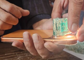 د پنجشېر څه باندې ۳۶۰۰ قيراطه زمرد وپلورل شول