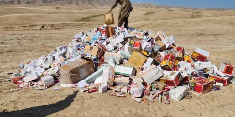 بغلان؛ شپږ ټنه تاریخ تېره درمل او بېکیفیته خوراکي توکي سوځول شوي