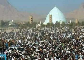 کندهارکې؛ د ا.ا د رهبر په امامت د اختر لمونځ ادا شوی دی