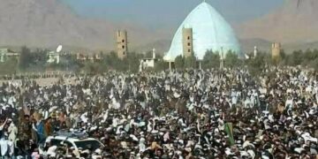 کندهارکې؛ د ا.ا د رهبر په امامت د اختر لمونځ ادا شوی دی