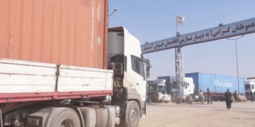 مسوولین: اسلام کلا بندر ته هره ورځ ۱۳۰۰ باروړونکي موټر تګ راتګ کوي