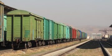 تېره اونۍ د اوسپنې پټلۍ له لارې څه باندې ۱۸۳ زره مټریک ټنه انتقالات شوي