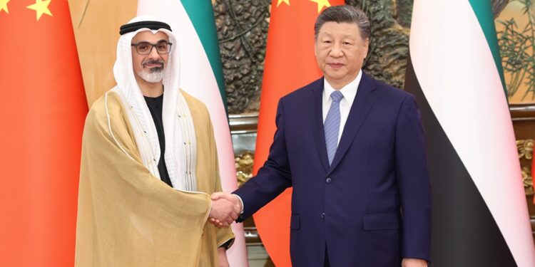 شي جين پينګ د متحده عربي اماراتو د ابوظبۍ وليعهد شيخ خالد سره ولیدل