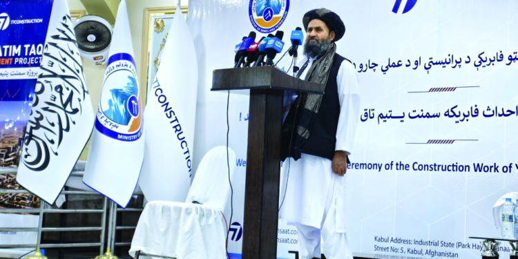 برادر: نړۍوال بندیزونه افغانستان کې د پانګونې مخه نه‌شي نیولی