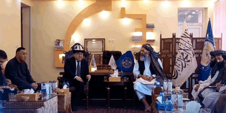 قرغېزستان د بدخشان د پامیر اوسېدونکو ته ښوونځی جوړوي