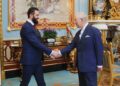 د سوریې ولسمشر د بریتانیا له پاچا چارلز درېیم سره کتلي