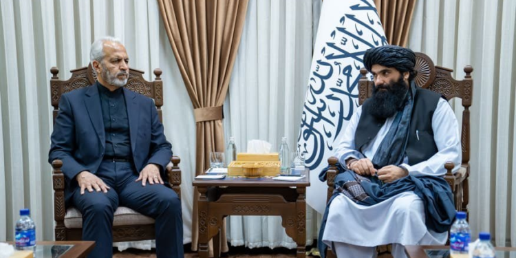 د کورنیو چارو وزیر کابل کې د ایران له سفیر سره کتلي