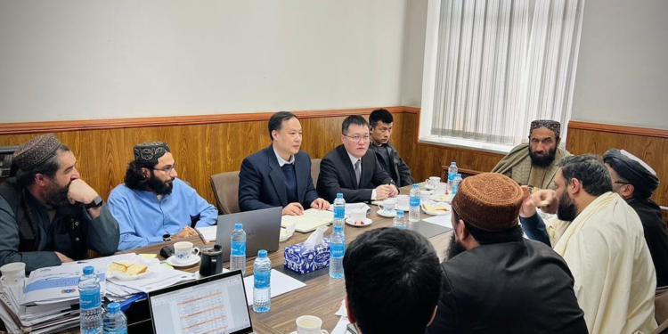 افغان او چینايي لوري د روغتیايي همکاریو پر پیاوړتیا خبرې کړې