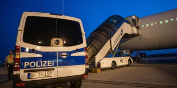 المان د افغان کډوالو یوه بله الوتکه کابل ته رالېږلې ده