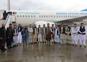 د کانونو وزارت پلاوی د مسلکي روزنې لپاره ازبکستان ته ولاړ