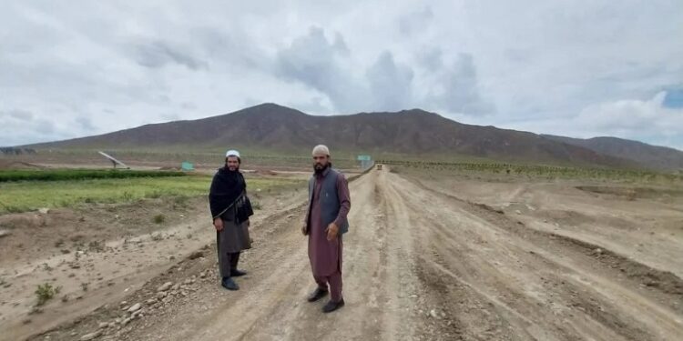 لوګر ولایت کې د ۳۰ کیلومتره سړک د بیارغولو چارې پیل شوې