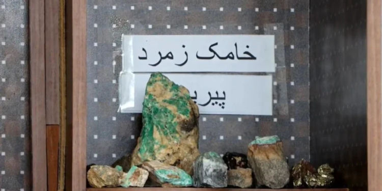پنجشېر کې د کان کيندنې جواز لګښت ۲۵ زره افغانیو ته راټيټ شو