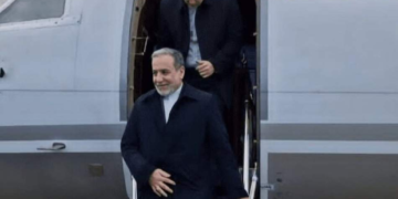 عراقچي او مل پلاوی به له عمان وروسته بېرته اسلام‌اباد ته لاړ شي