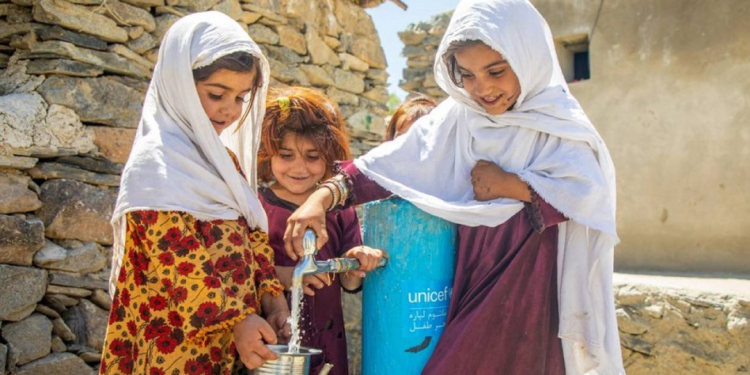 م.م: افغانستان کې ۸۴۰ زرو کسانو د څښلو اوبو ته لاسرسی موندلی