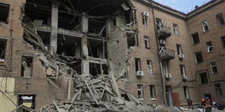 پر اوکراین د روسیې تازه بریدونه؛ ۱۰کسان وژل شوي او لسګونه ټپیان دي