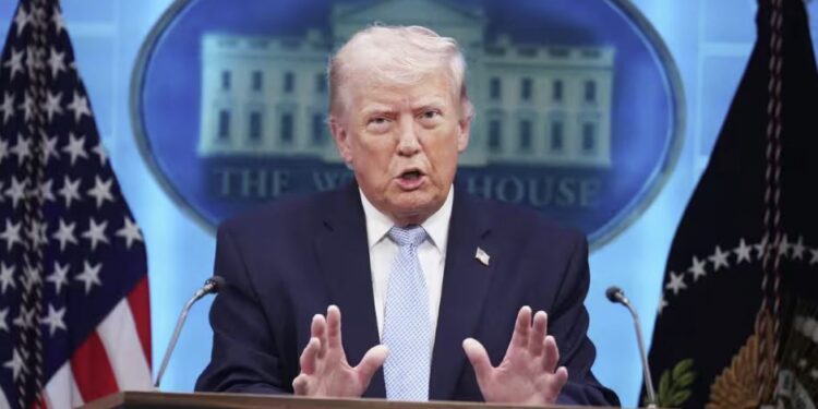 ټرمپ: ایران کولی شي د خبرو لپاره له امریکا سره اړیکه ونیسي