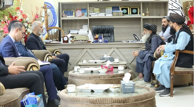 افغانستان او ایران د اقتصادي او زیربنایي همکاریو پر پراختیا خبرې کړې دي