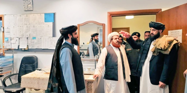 مولوي محمد یعقوب مجاهد؛ په مسکو کې د افغانستان سفارت له کارکوونکو سره کتلي