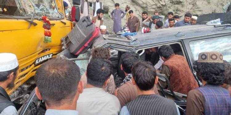 بدخشان کې ترافیکي پېښې ۱۶ کسانو ته مرګ‌ژوبله اړولې