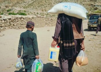 نورستان کې؛ له ۳۴۸ اړمنو کورنیو سره د خوراکي توکو مرسته وشوه