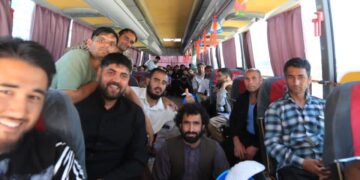 ۱۶۵ بندي افغانان له ایرانه افغانستان ته راولېږدول شول
