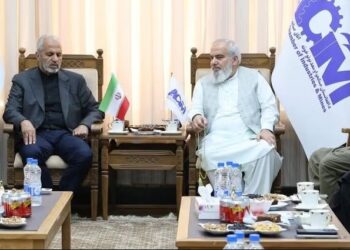 افغان او ایراني لوري د اقتصادي همکاریو پر پراختیا ټینګار کړی
