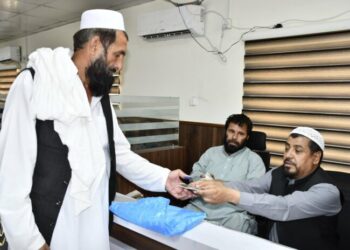 افغان حاجیانو ته د حج له پیسو اضافه شوې پيسې بېرته ورکول کېږي