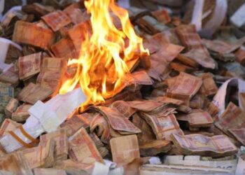 د افغانستان بانک: سږ کال له ۲ میلیاردو ډېر زاړه بانکنوټونه سوځول شوي