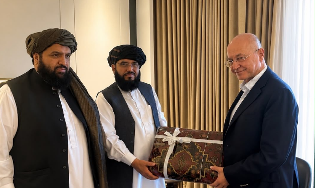 سهیل شاهین له براهام صالح سره د افغان کډوالو پر ستونزو خبرې کړې