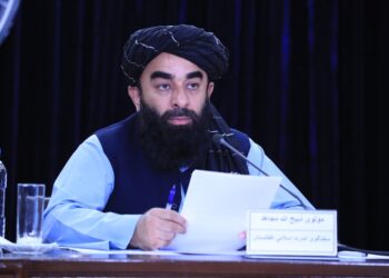 مجاهد: اسلام اباد باید خپلې ستونزې پر افغانستان ونه تپي