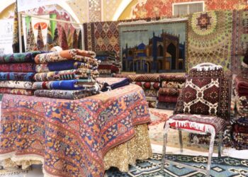 بلخ کې د کورنیو تولیداتو درې ورځنی نندارتون پرانیستل شو