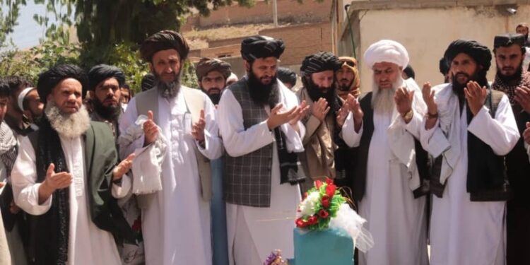 پروان کې؛ نږدې ۲۵۰۰ کورنیو ته د څښاک پاکې اوبه برابرې شوې