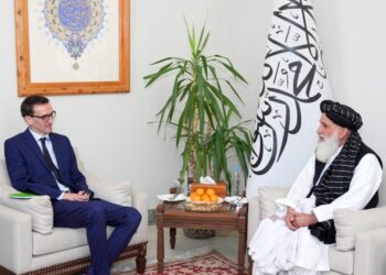 بریتانیا له افغانستان سره د بشري مرستو د دوام ژمنه وکړه