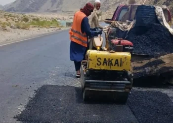 لغمان؛ د ۱۲۰ کیلومتره سړکونو د بیارغونې چارې پیل شوې دي