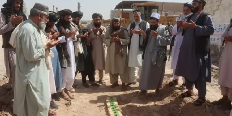 فراه؛ د ۳۵ میلیونه افغانیو په لګښت د ۱۳ سړکونو د رغولو چارې پیل شوې