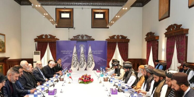 افغان او ایراني چارواکو؛ د افغان کډوالو او قونسلي همکاریو په اړه خبرې کړې