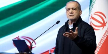 پزشکیان؛ د زیانمنو شویو رېلي او ترانزیتي لارو د چټکې بیارغونې امر کړی