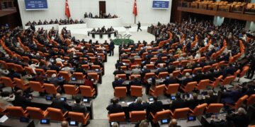 د ترکیې پارلمان د کردستان کارګر ګوند د بې وسلې کولو لایحه تصویب کړه