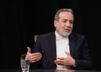 عراقچي: د هرمز تنګي په اړه د ایران او عمان خبرې وروستي پړاو ته رسېدلې