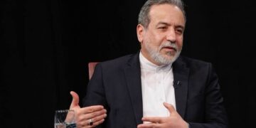 عراقچي: د هرمز تنګي په اړه د ایران او عمان خبرې وروستي پړاو ته رسېدلې