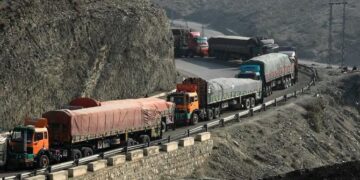 پاکستان کې د باروړونکو موټرو ټولنې کاربندیز اعلان کړ