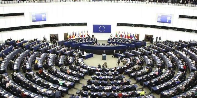 اروپايي پارلمان؛ افغانستان ته د کډوالو د ستنولو په اړه بحث کوي