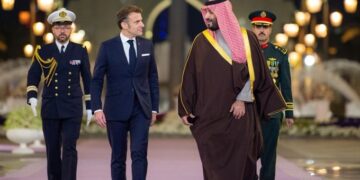 محمد بن سلمان په یوه رسمي سفر فرانسې ته تللی