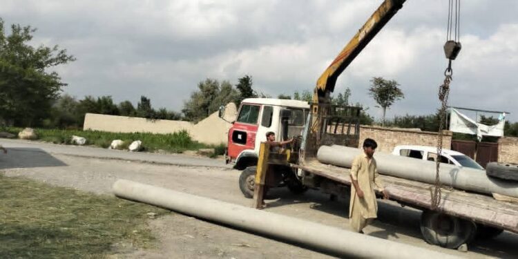 خوست کې څه باندې دوه زره کورنیو ته د برېښنا رسولو پروژه پیل شوه