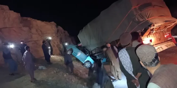 سمنګانو کې د ترافيکي پېښو له امله شپږو کسانو ته مرګ ژوبله اوښتې