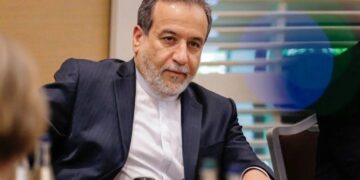 عراقچي: ایران په سیمه کې امریکايي پوځي اډې په نښه کړې دي