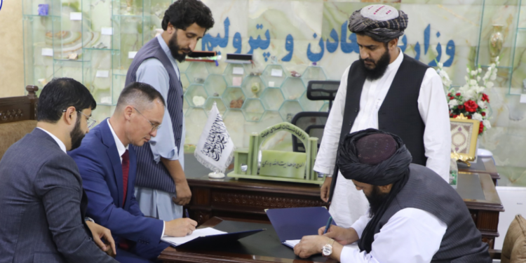 د امو دریا نفتي حوزې د څارنې او مشورتي خدمتونو تړون لاسلیک شو