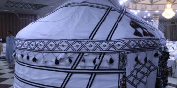 بلخ کې د هېواد د قزاقانو د لاسي صنایعو نندارتون جوړ شو