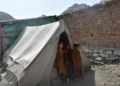 اوچا؛ ختیځ افغانستان کې یو کال وروسته هم ځینې زلزله‌ځپلې کورنۍ په خیمو کې ژوند کوي