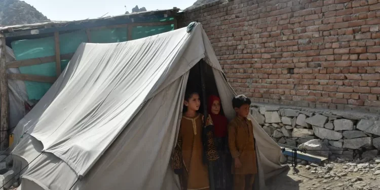 اوچا؛ ختیځ افغانستان کې یو کال وروسته هم ځینې زلزلهځپلې کورنۍ په خیمو کې ژوند کوي